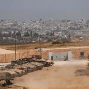 Israeliska stridsvagnar vid Gaza.