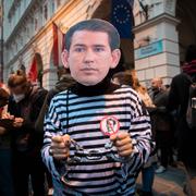 Demonstrationer med krav på Kurz avgång i W