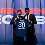 Lionel Messi och PSG:s ordförande Nasser Al-Khelaifi.