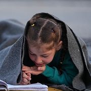 Hanaa, 7 år gammal, är en av alla människor som är på flykt undan Israels flyganfall i Beirut.