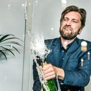 Ruben Östlund firar att ”The Square” tagits ut till Cannesfestivalen.