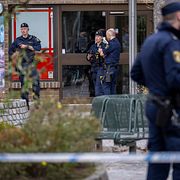 Polis på plats på Bellevuegården i Malmö på onsdagen efter knivattacken.
