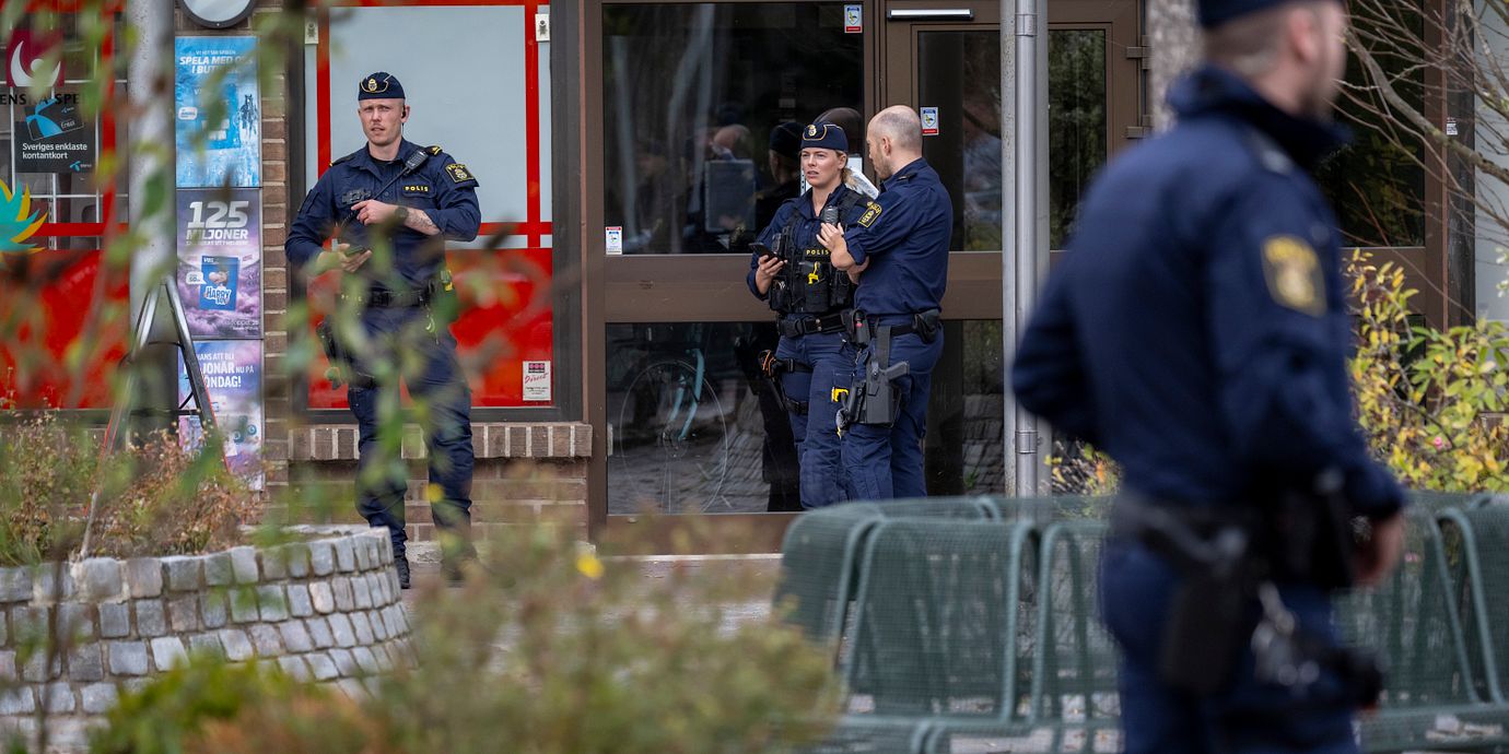 Polis på plats på Bellevuegården i Malmö på onsdagen efter knivattacken.