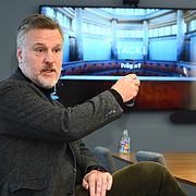 Max Elger under onsdagens pressträff.