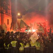 Demonstranter i Budapest på söndagen. 