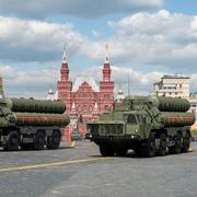Ryska luftvärnssystem av modellen S-400, som Iran har lovats att få av Ryssland men inte fått. 
