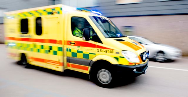 Ambulans under utryckning. Illustrationsbild. ADAM IHSE / TT