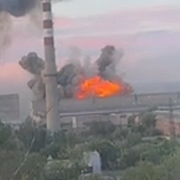 En explosion på en fabrik syns på ett inlägg som delats av Volodymyr Zelenskyj.