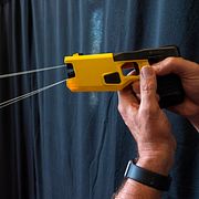 Axon Enterprises elpistol. Arkivbild.