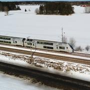 Tåg i vintermiljö.
 