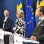 Johan Britz (L), arbetsmarknadsminister, Erik Slottner (KD), civilminister, Elisabeth Svantesson (M), finansminister och Tobias Andersson (SD), ordförande i näringsutskottet.