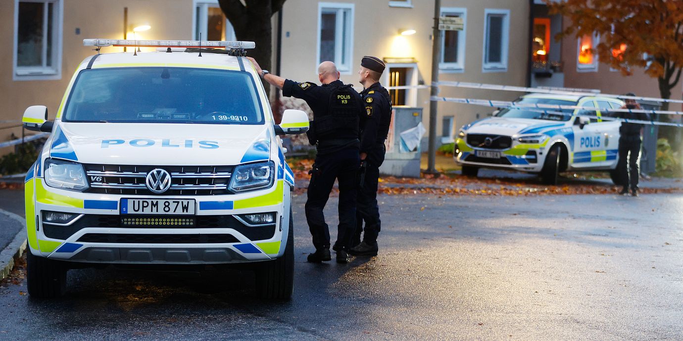 Polisen på plats i Bagarmossen.