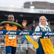 Teferi Fikadu vinner Stockholm Marathon.