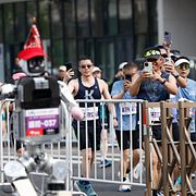 Löpare och robotar sprang på olika banor.