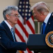 Powell och Trump. Arkivbild.