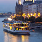 Budapest i skymning.