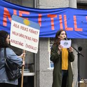 Svenska freds ordförande Agnes Hellström under en demonstration mot Nato-medlemskap tidigare i år. 