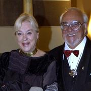 Eva Bysing med sällskap anländer till prisutdelningen av Polarpriset i Konserthuset i Stockholm, 24 maj, 2004.