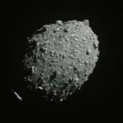 Bild från Nasas livesändning som visar Dimorphos sekunder före kollisionen.