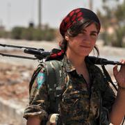 Arkivbild. Soldat ur YPG:s kvinnobrigad YPJ, nordvästra Syrien den 26 juli 2015.