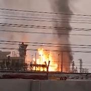 Bilder från iransk tv visar påstått hur en brand rasar i South Pars.