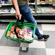 Dyrare paketresor och restaurangbesök bidrog också till inflationen i september.