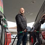 Arkivbild från bensinstation söder om Stockholm, april 2025.