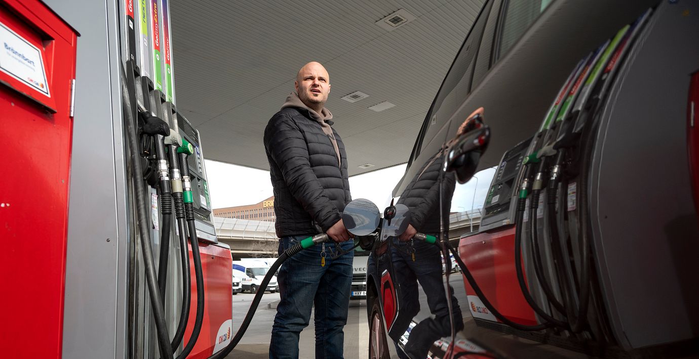 Arkivbild från bensinstation söder om Stockholm, april 2025.