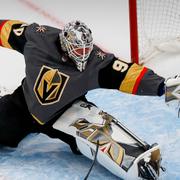 Robin Lehner räddar ett skott från Vancouvers Brock Boeser.