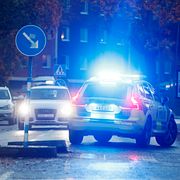 Ett stort polispådrag spärrade av delar av Bagarmossen efter dådet.