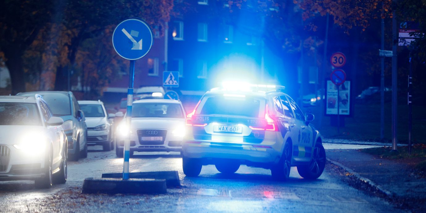 Ett stort polispådrag spärrade av delar av Bagarmossen efter dådet.