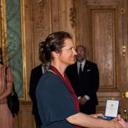 Ehrensvärd tar emot H.M. Konungens medalj, 8:e storleken i Serafimerordens band för betydande insatser inom näringslivet Kungaparet delade under tisdagen ut medaljer på slottet. Juni 2023. 