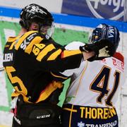 Alexander Urbom fick matchstraff för checking to the head på Patrik Thoresen.