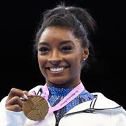 Simone Biles med sin 21:a VM-guldmedalj.