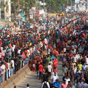 Textilarbetare protesterar utanför Dhaka i Bangladesh. September 2023. 