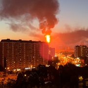 Moskvas oljeraffinaderi träffades av en ukrainsk drönarattack under söndagen.