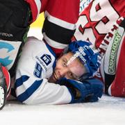 Leksands Lukas Eriksson blir nedtryckt på isen under matchen mot Malmö.