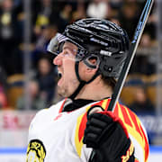 Robert Hägg efter målet. 