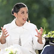 Liberalernas partiledare Simona Mohamsson (L) blir intervjuad av TV4 under Almedalsveckan.