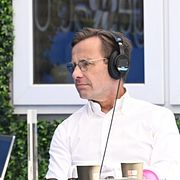 Vänsterpartiets partiledare Nooshi Dadgostar och statsminister Ulf Kristersson (M) besöker Sveriges Radio.
