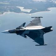 Jas 39 Gripen E flyger över Gotland