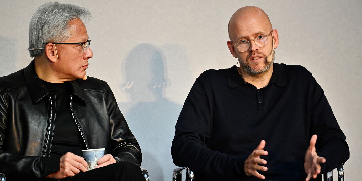 Jensen Huang, vd för Nvidia, och Daniel Ek, grundare av Spotify, under eventet ”Sferical One” i Stockholm på torsdagen.