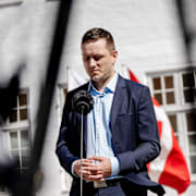 Jens-Frederik Nielsen tillsammans med Danmarks statsminister Mette Frederiksen. 