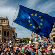 Flyktingar på Medelhavet, arkivbild/EU-manifestation i Frankfurt, 8 juni.  