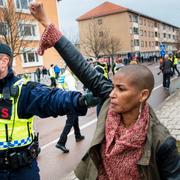 Bild från demonstrationen den 1 maj 2016, Tess Asplund till höger.