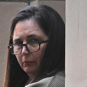 Erin Patterson lämnar domstolen i Melbourne i Australien i samband med rättegången.