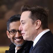 Googles vd Sundar Pichai och Teslas vd Elon Musk. Arkivbild.