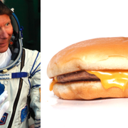 Den ryska kosmonauten Gennady Padalka och en cheeseburgare.