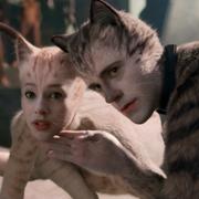 Francesca Hayward och Robbie Fairchild i ”Cats”.