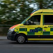En ambulans i rörelse. Illustrationsbild. 